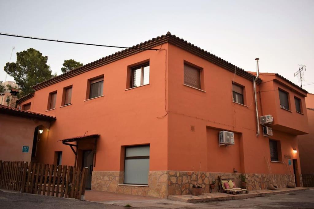 El Vinilo. Aparcamiento exterior gratuito