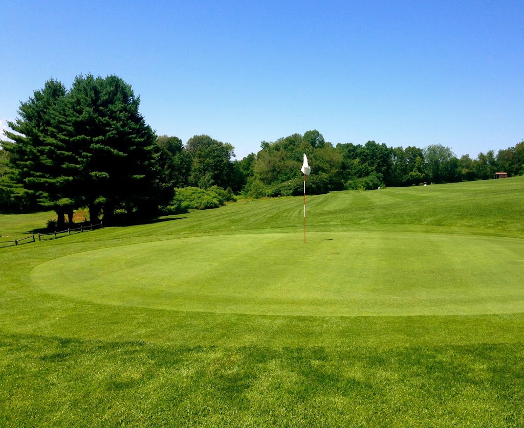 Public golf course in Amherst