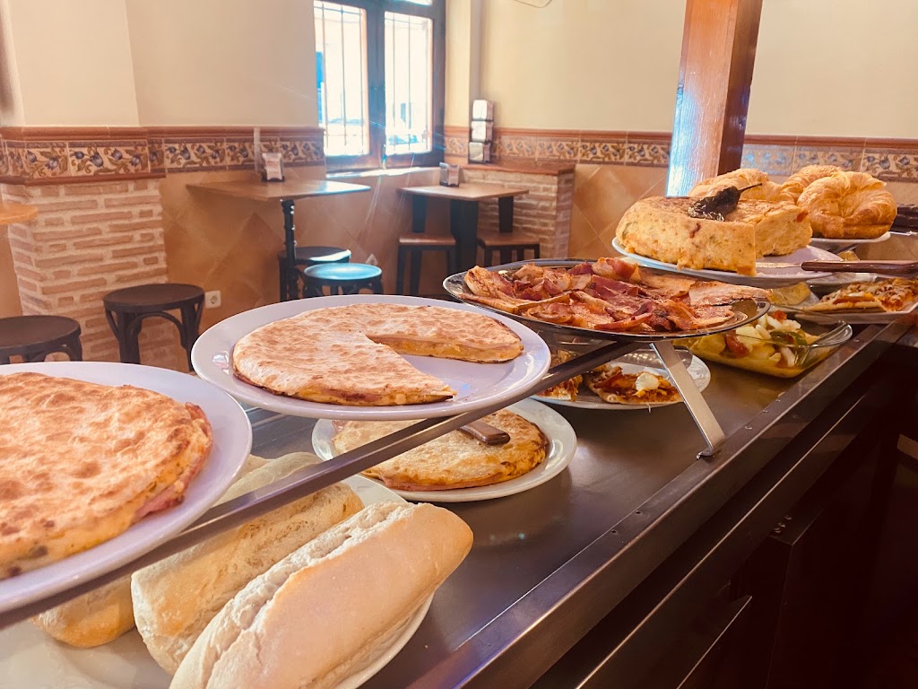 Los Jardines — Comida y bebida