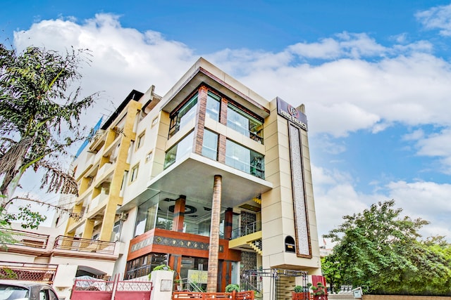 Super Townhouse Oak Hind Palace Near Gomti Riverfront Park