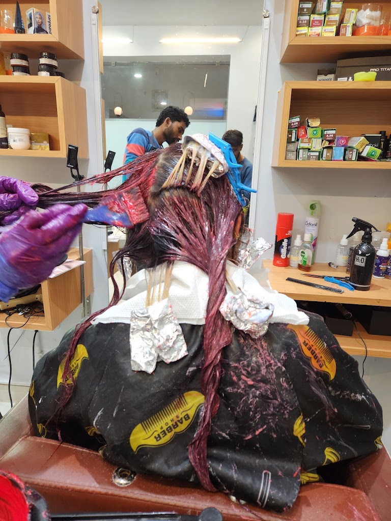 K Lite The Unisex Salon Makeup Studio