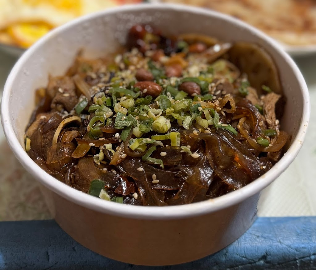 雲饕廚房 【台中一中店】煲仔飯/麻辣干鍋/牛肉麵-北區必吃煲仔飯|港式飲品|必吃港式料理|必吃牛肉麵|乾式麻辣火鍋|必吃美食 的照片