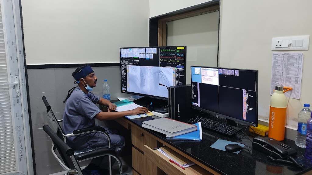 Dr. Akash Bakhshi Cardiologist