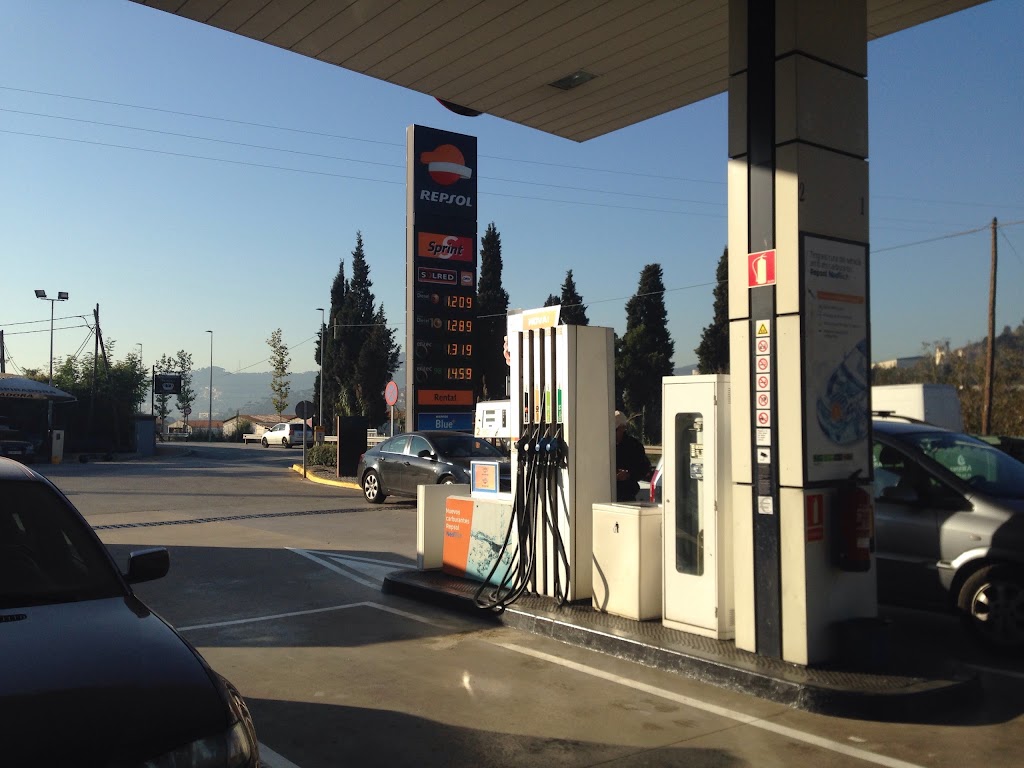 Estacion de Servicio Repsol — Surtidor de combustible