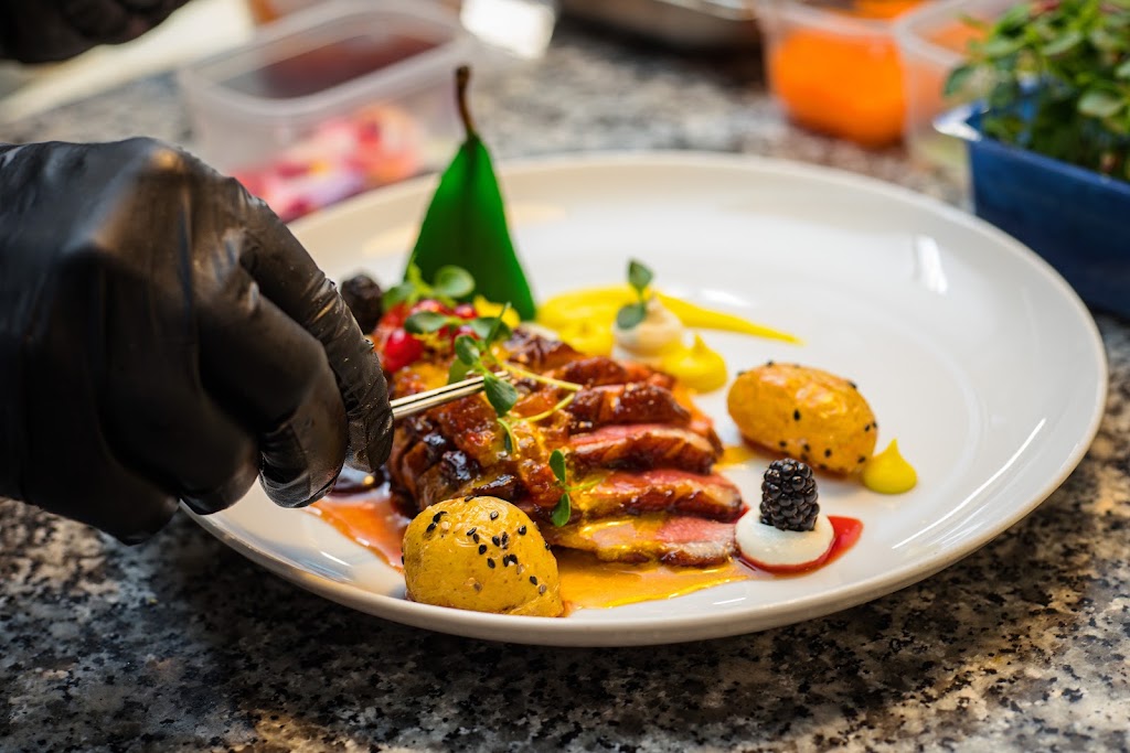 Restaurante Luka — Comida y bebida