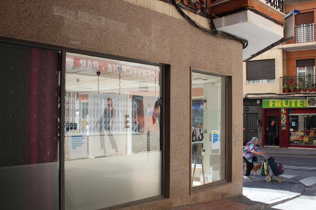 Peluqueria Unisex KAVI'S — Exterior