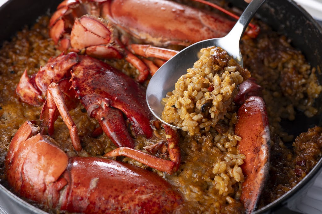 Bamboo Pool Club & Restaurant — Comida y bebida