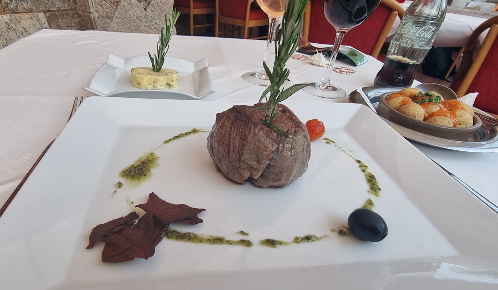 Restaurante OLA — Comida y bebida