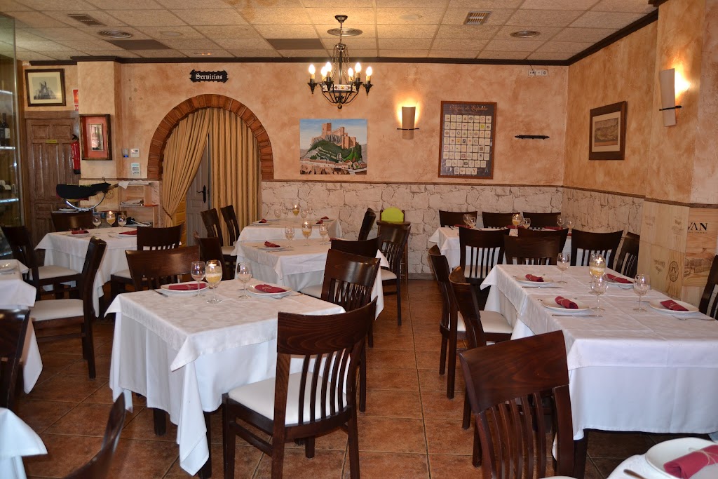 Meson Restaurante Almansa — Ambiente