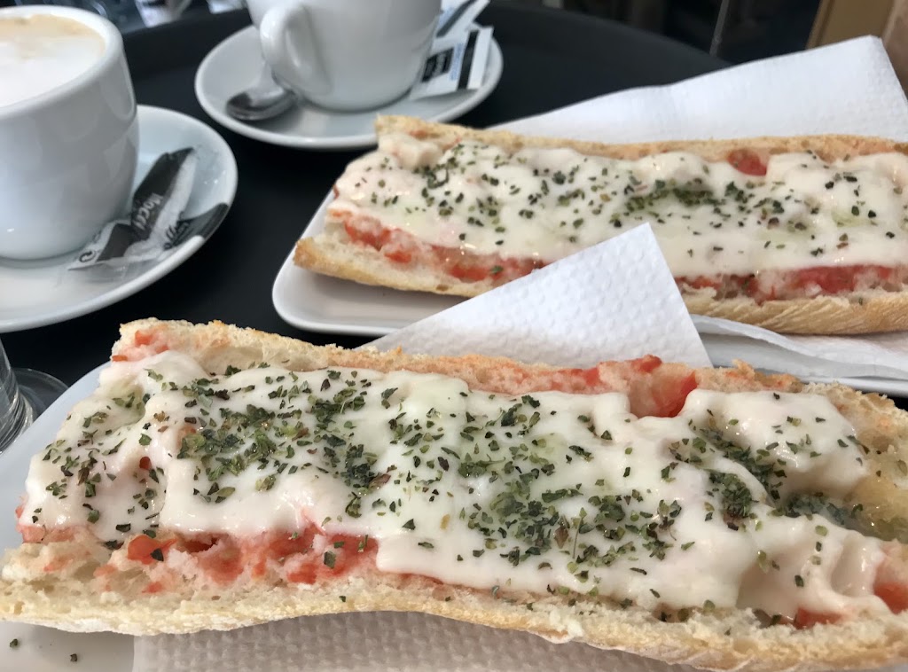 El Cafe De Lolo — Comida y bebida