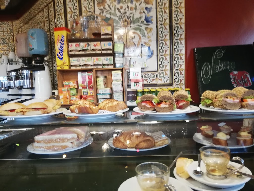 Nerbion Cafe Bar — Comida y bebida