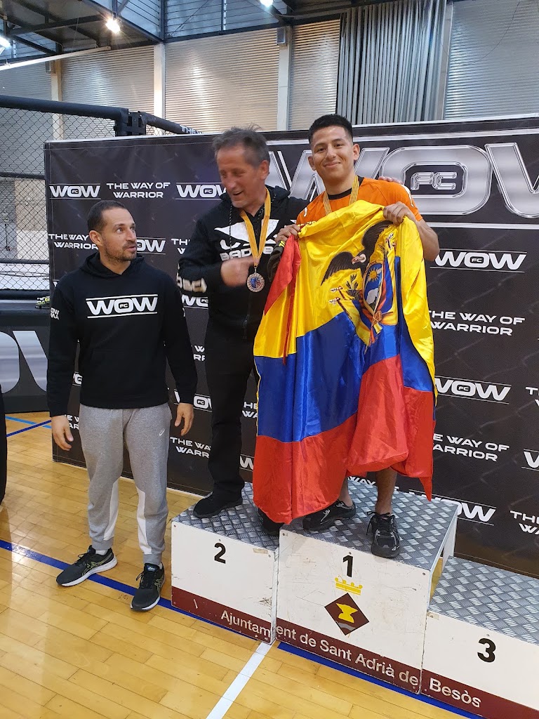 69 MONOS — Comunidad