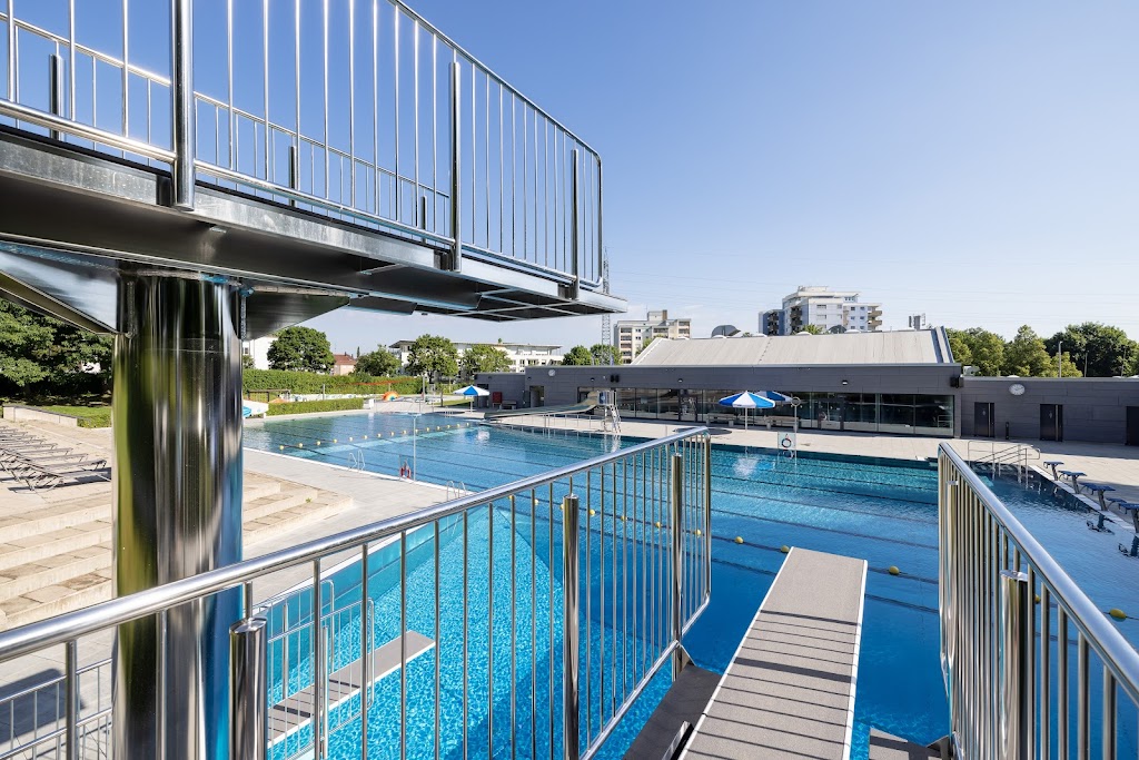 Hallen-Freibad Berkheim - Schwimmschulen Esslingen am Neckar