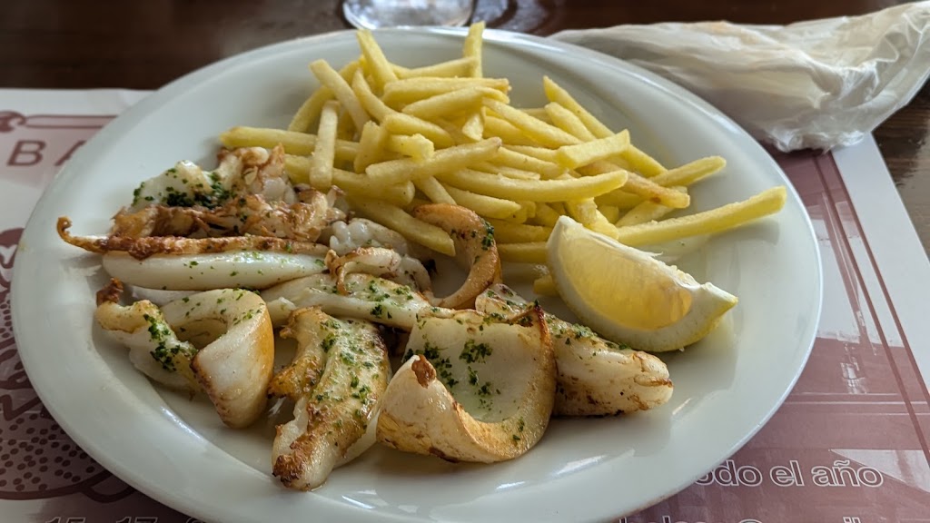 Restaurant la Bola — Comida y bebida