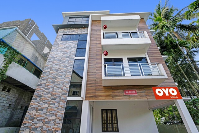 OYO Thykoodam Sleep Inn