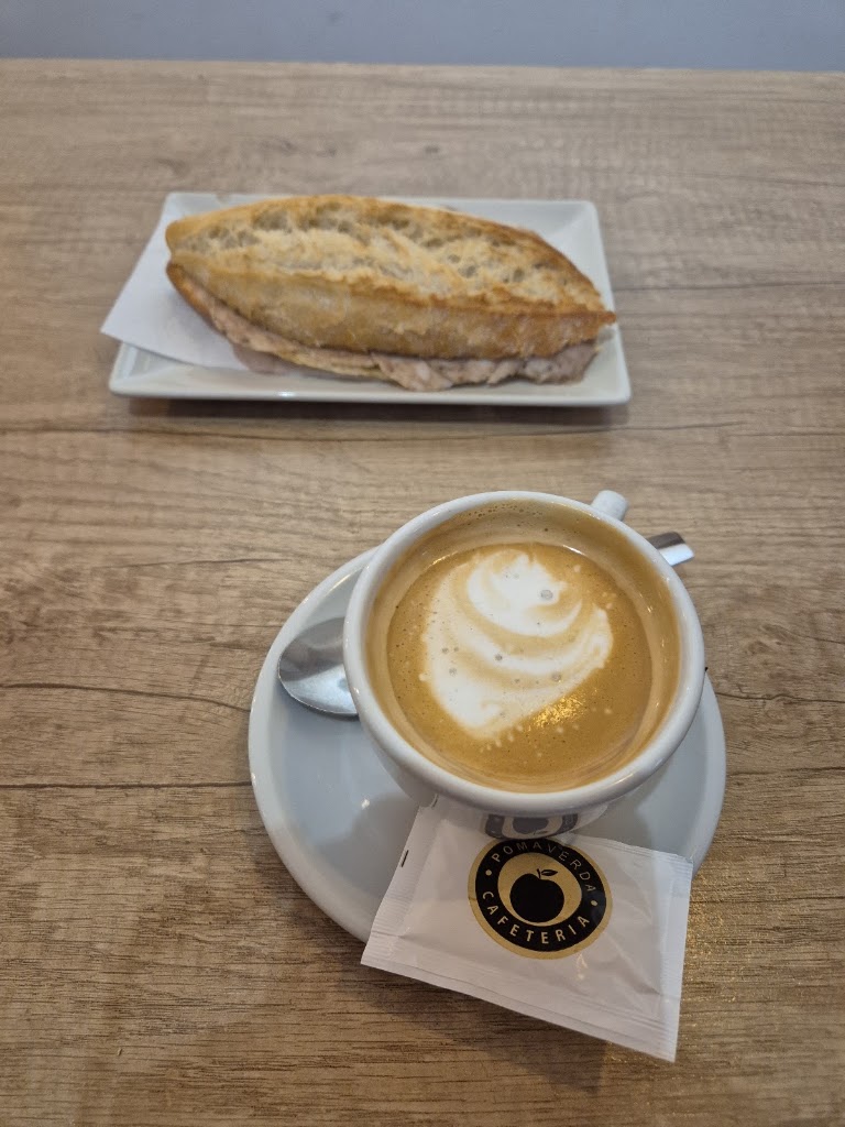 Cafeteria POMA VERDA — Comida y bebida