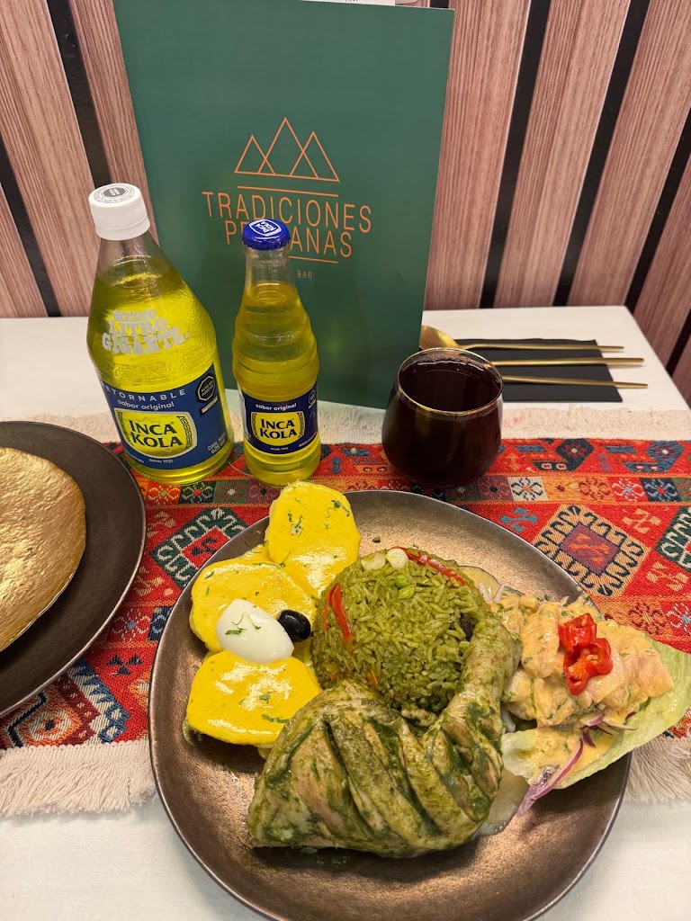 Tradiciones Peruanas pisco bar — Comida y bebida
