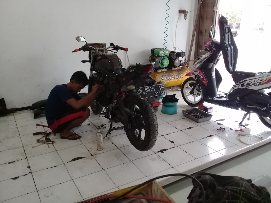 Bengkel KMS (Krajan Motor Sepanjang)