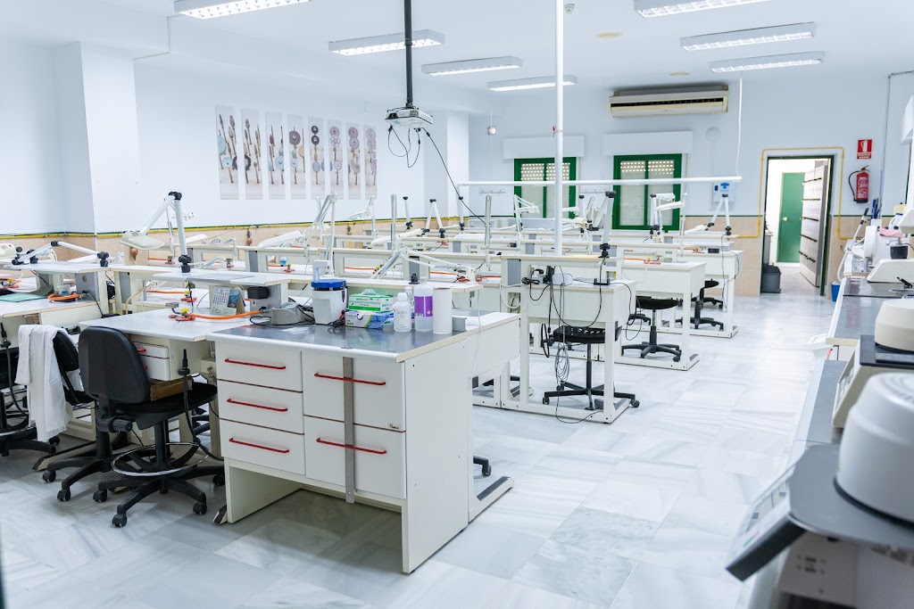 Escuela Esprohident: Grado Superior en Higiene y Protesis dental (C.D.P Nuestra Senora del Rocio)