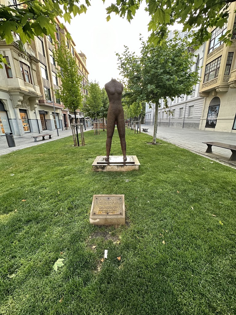 Monumento a las victimas de los incidentes San Fermines 1978