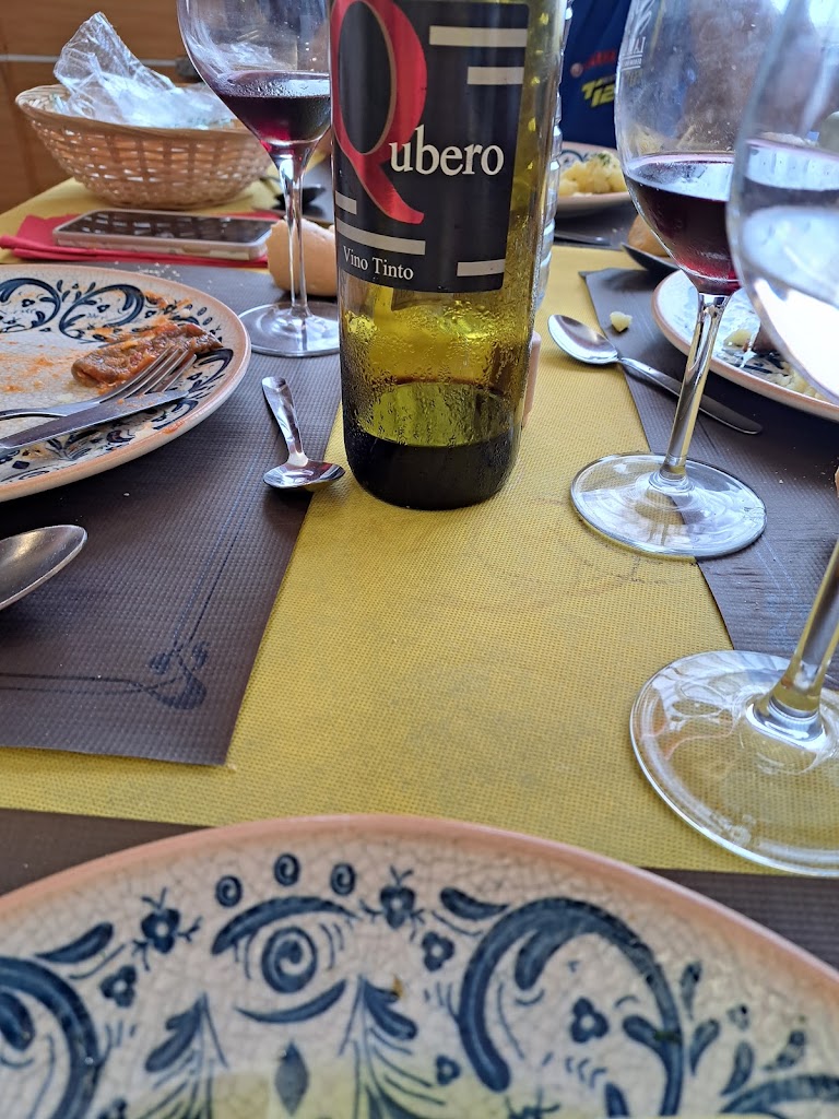 Bar Hermanos Almarcha — Comida y bebida
