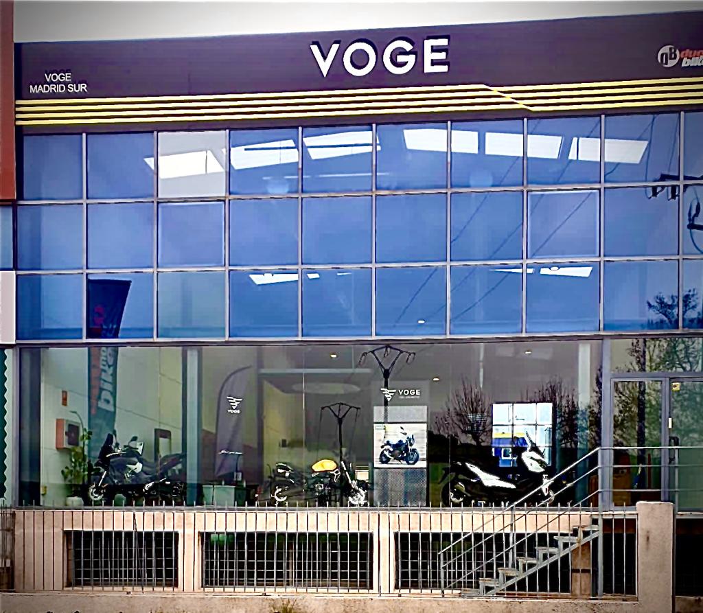 Duomo Motorbikes - Concesionario oficial VOGE ZONTES ROYAL ENFIELD ROYAL ALLOY — Interior