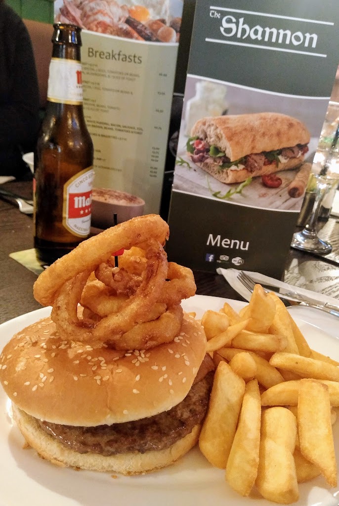 The Shannon Bar — Comida y bebida