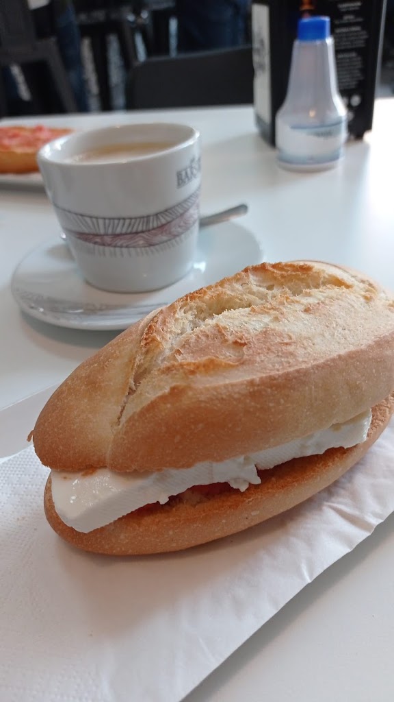 Bar Capri — Comida y bebida