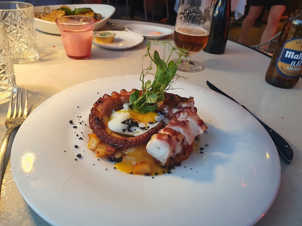 Coa Restaurant — Comida y bebida