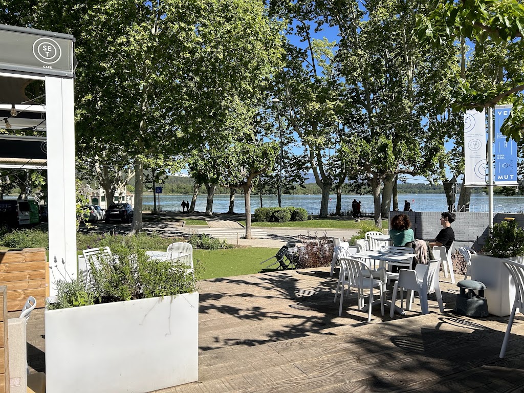 Set Cafe, el bar de la costa de Banyoles