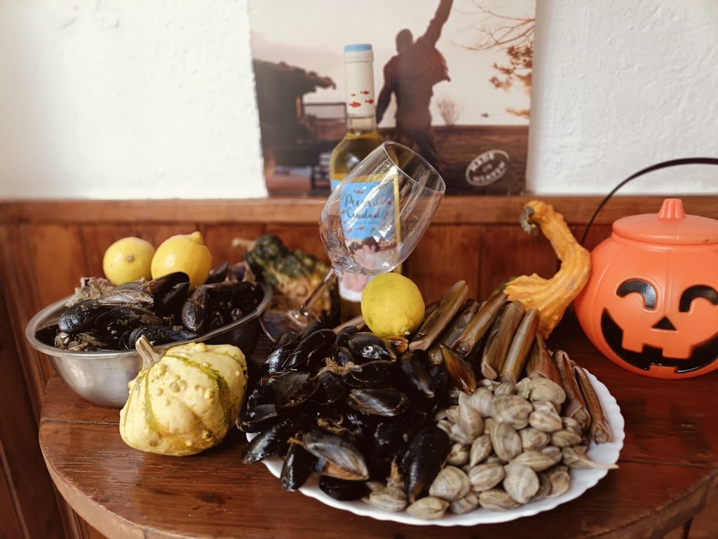 Vermuteria El Buga — Comida y bebida