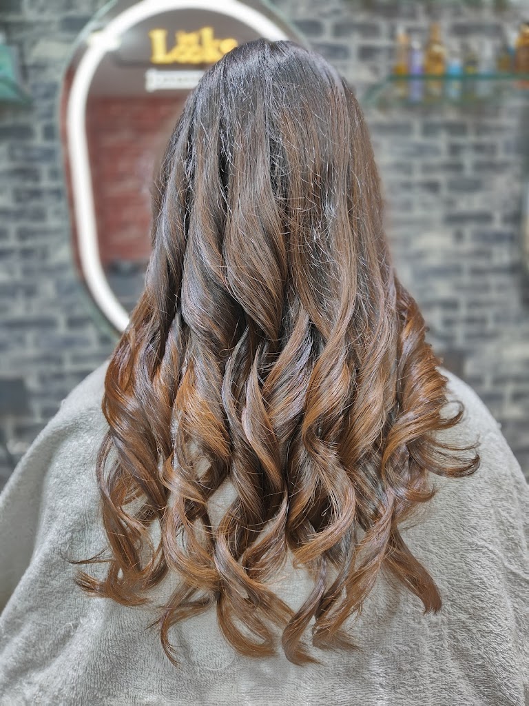Looks Unisex Professional Salon