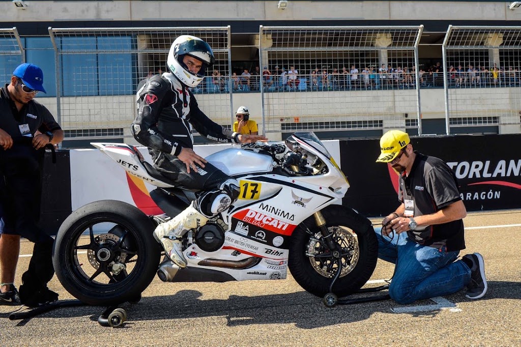 EUSKAL GARAGE ( TALLER MOTOS Y COCHES — Motocicleta