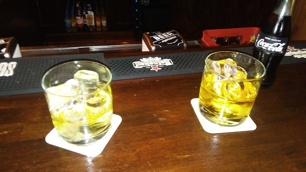 IRISH PUB PEOPLE — Comida y bebida