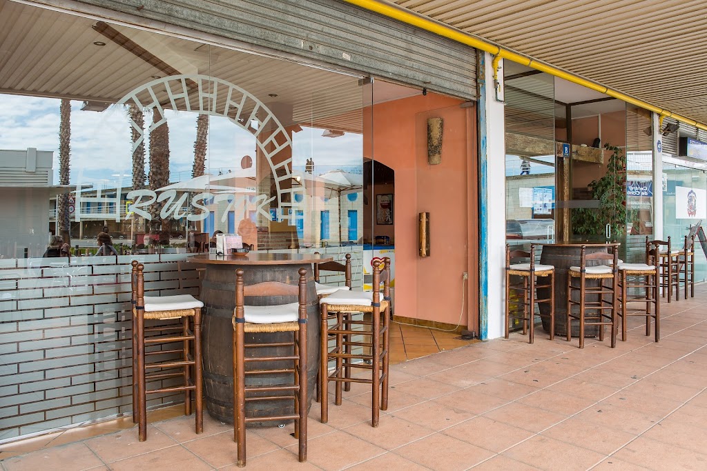 RUSTIK BAR RESTAURANT — Ambiente