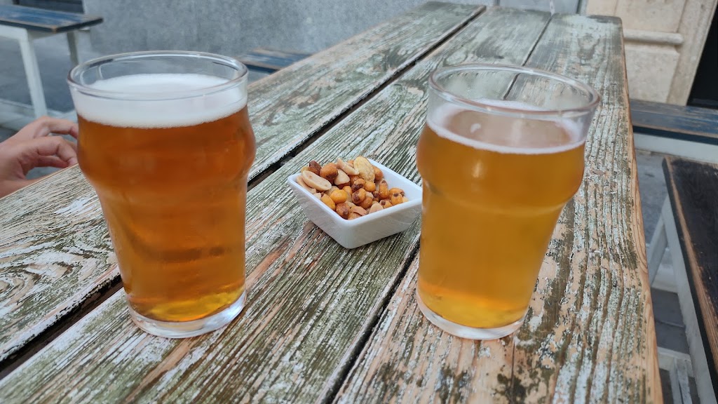 Cerveceria Esparte — Comida y bebida