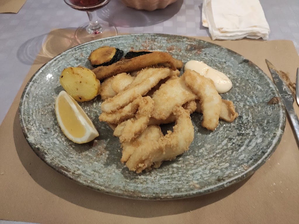 Bar Mediterraneo Restaurant — Comida y bebida