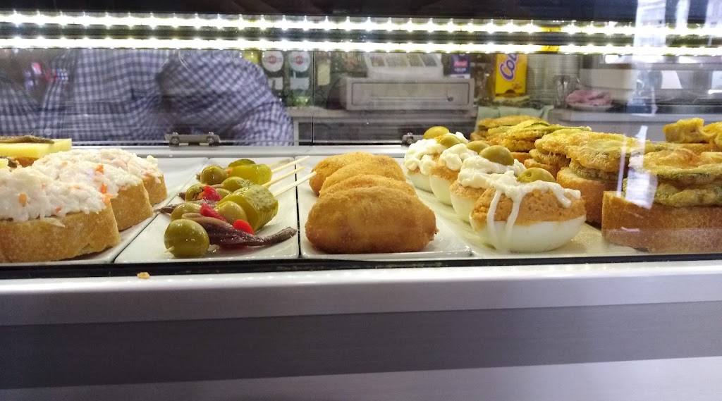 Bar Carrequemada 43 — Comida y bebida