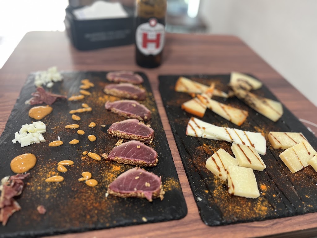 Taperia restaurante Maridaje — Comida y bebida