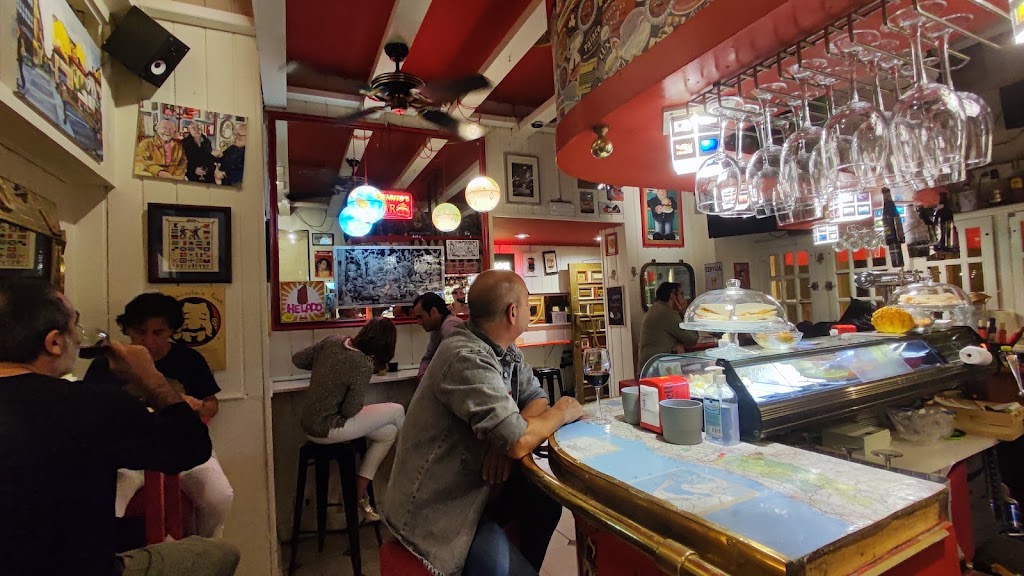 Alvarito's Bar — Ambiente