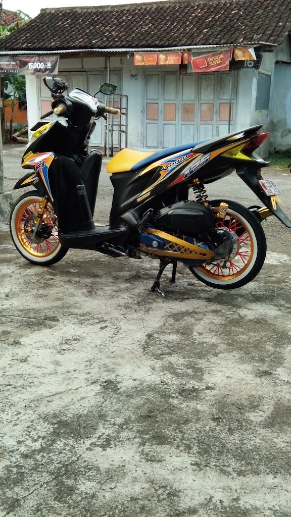 Benkel Mobil Kembang Dhesa