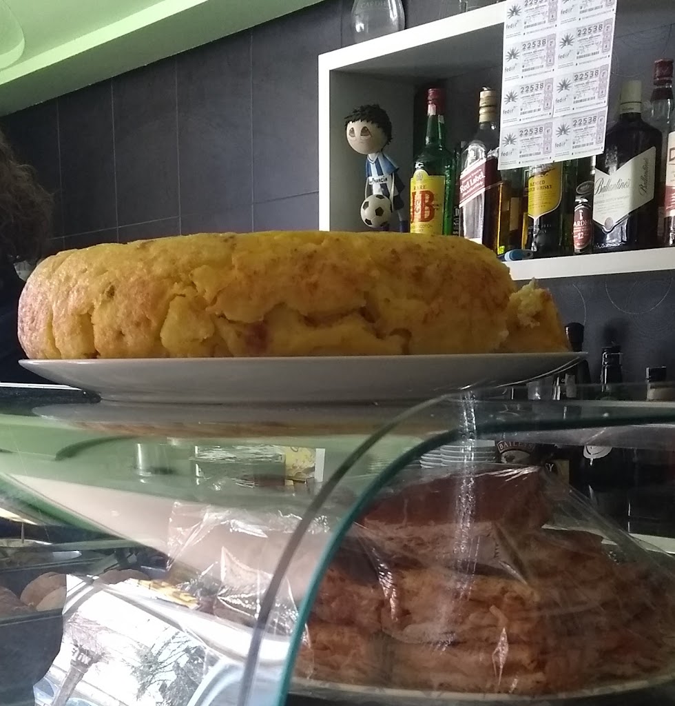 Cafe Bar Francia — Comida y bebida