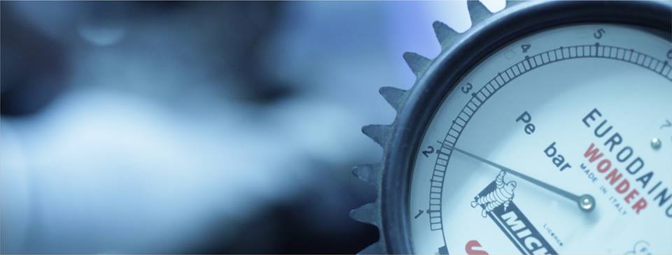 Neumaticos y enganches. Talleres Moriana.