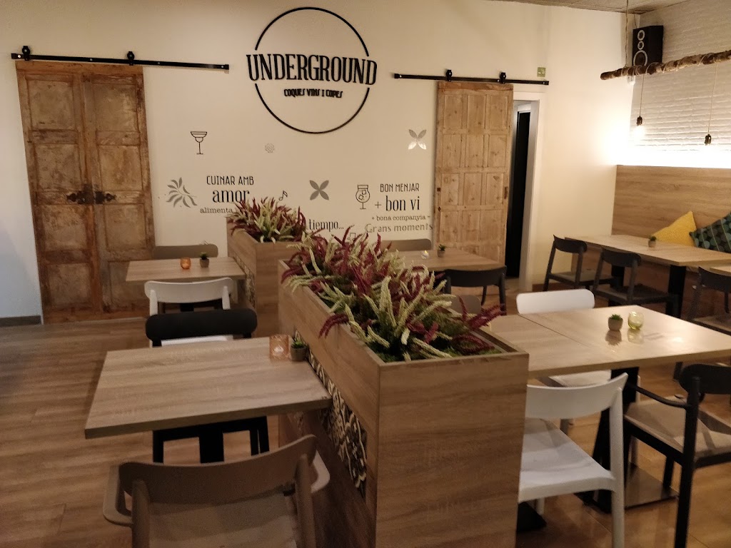 Underground Coques vins i burgers. — Ambiente