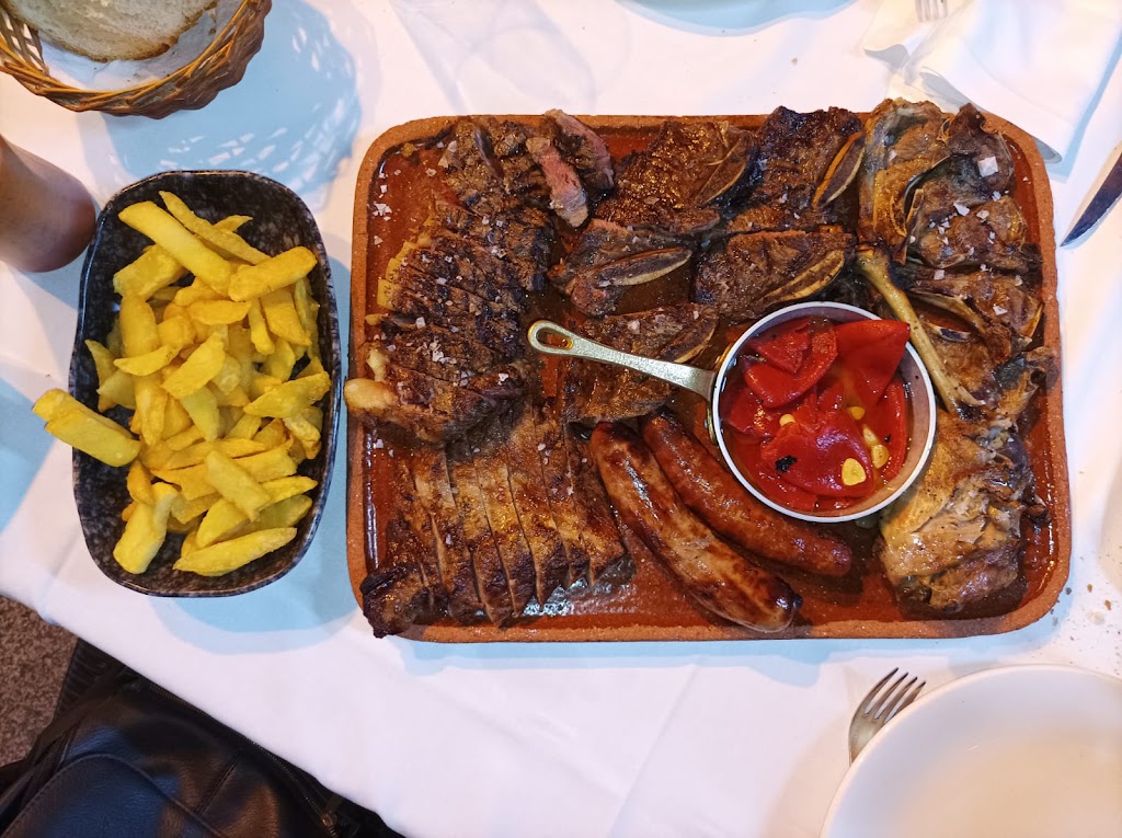 Parrilla Bacus — Comida y bebida