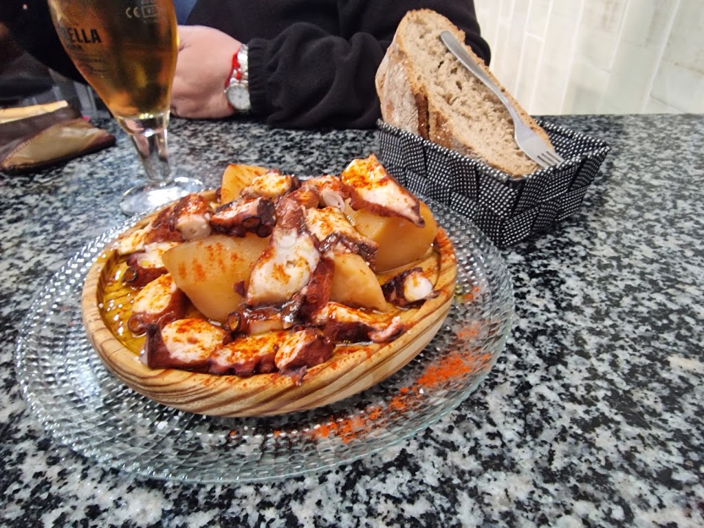 Bar As Tapas de Laura — Comida y bebida