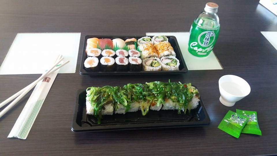 Sushi House — Comida y bebida
