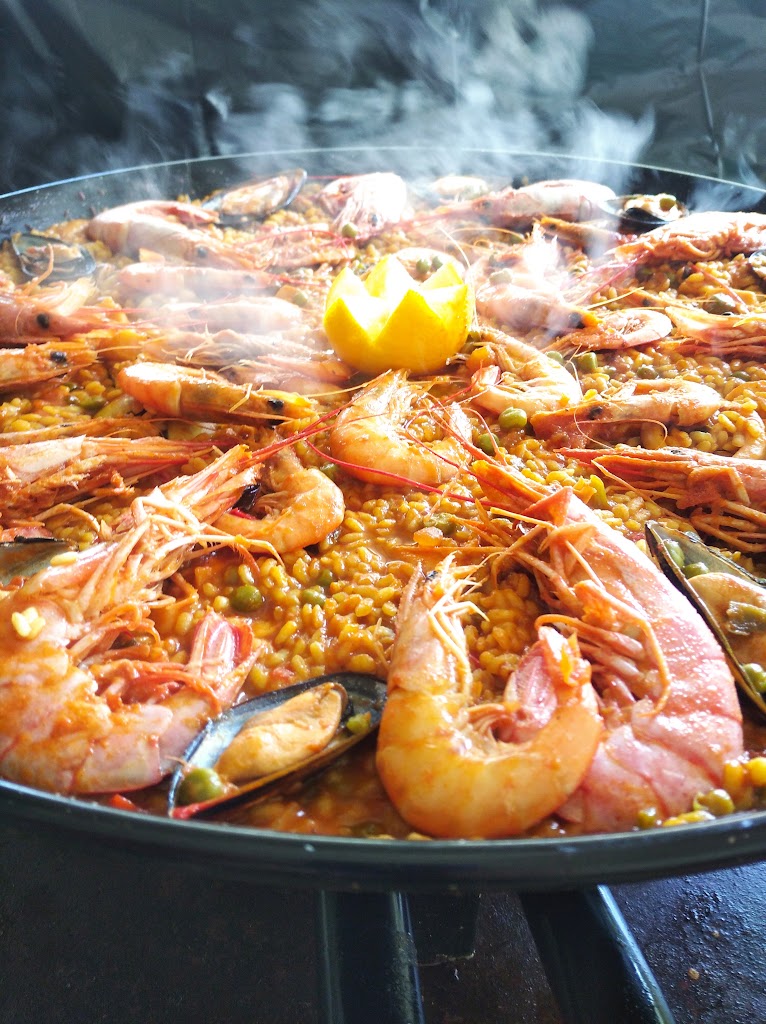 Local Social Santiago Apostol (O'Donnell) — Comida y bebida
