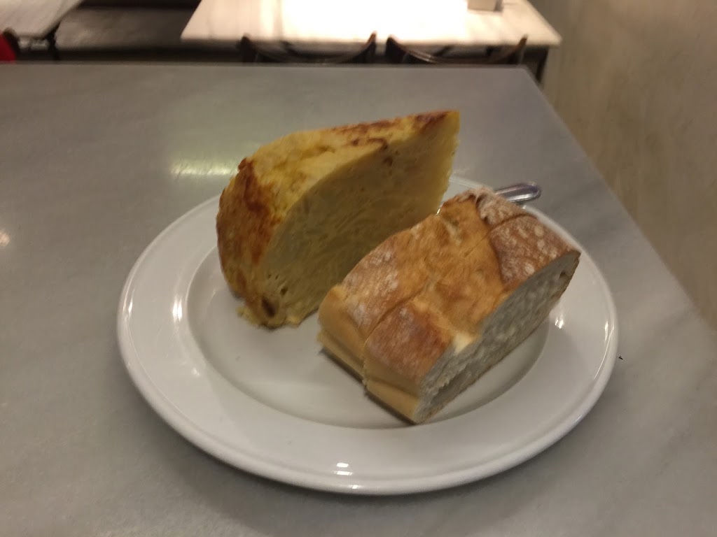Churreria y Bar La Antigua Nacional — Comida y bebida