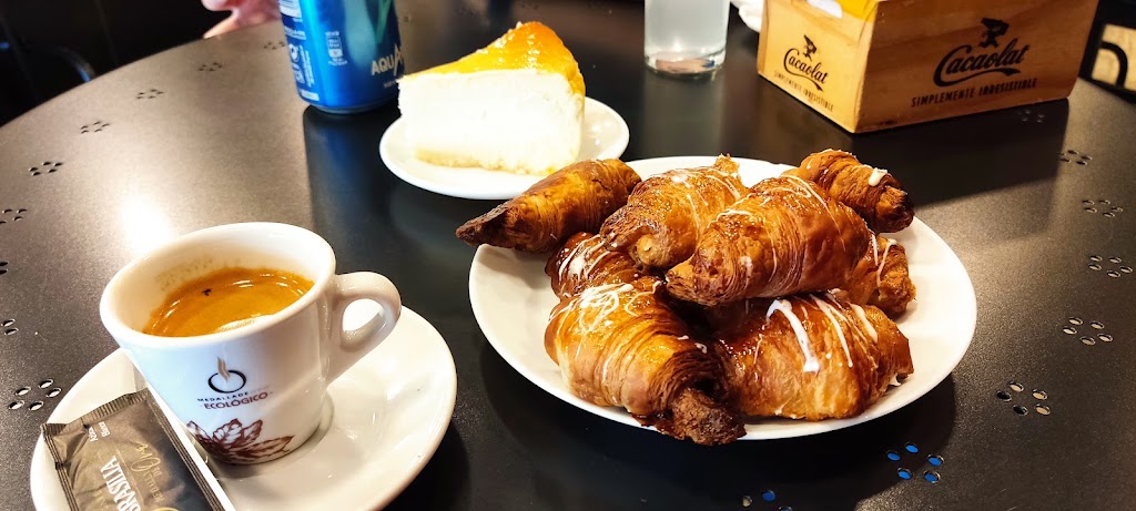 Julian's — Cafe
